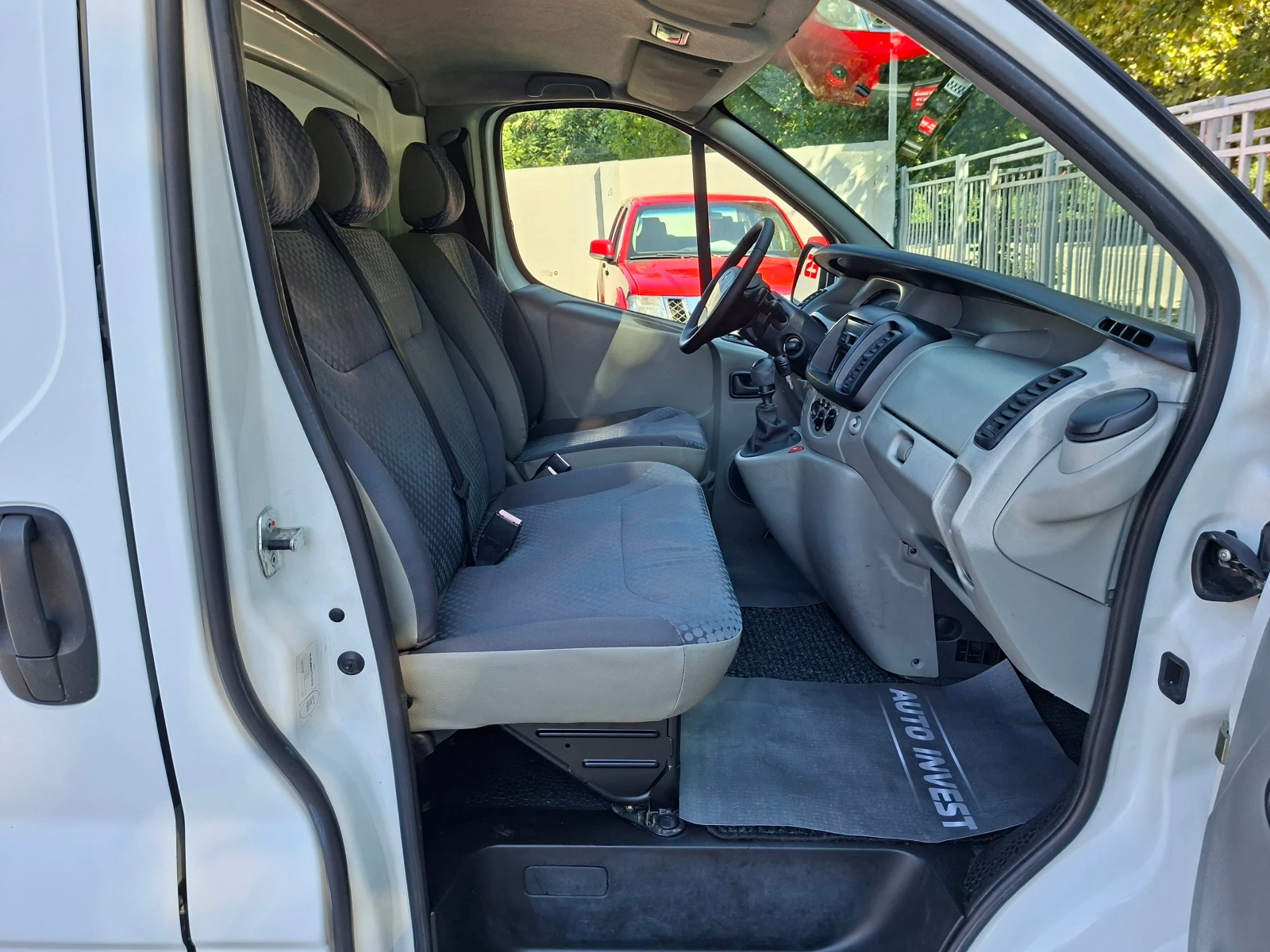 Renault Trafic 2.0/90ks, снимка 12 - Бусове и автобуси - 55485133