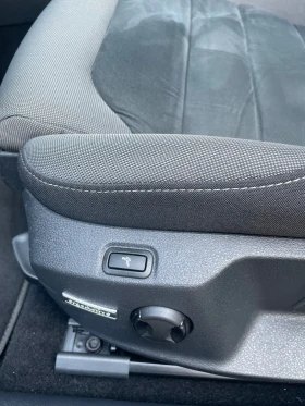 VW Golf 2.0 TDI, DSG, Pano, Dynamic lights, Digital cockpi, снимка 12