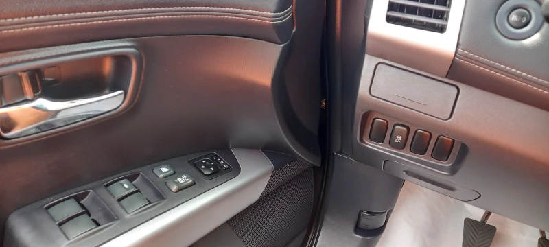 Mitsubishi Outlander 4Х4 FULL ИЗКЛЮЧИТЕЛЕН СЕРВИЗ КНИЖКА УНИКАТ 7-МЕСТА, снимка 13 - Автомобили и джипове - 12148922