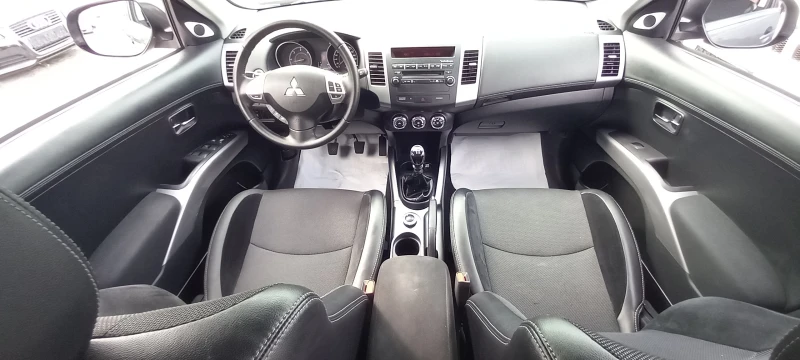 Mitsubishi Outlander 4Х4 FULL ИЗКЛЮЧИТЕЛЕН СЕРВИЗ КНИЖКА УНИКАТ 7-МЕСТА, снимка 8 - Автомобили и джипове - 12148922