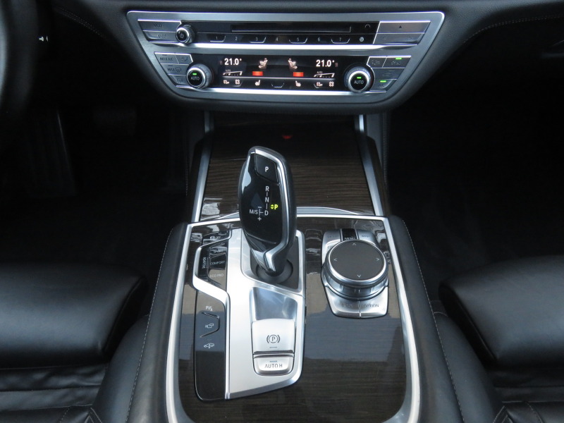 BMW 730 d xDrive, Вакуми, Keyless, Mасажи, Nappa, Laser, снимка 8 - Автомобили и джипове - 46406243