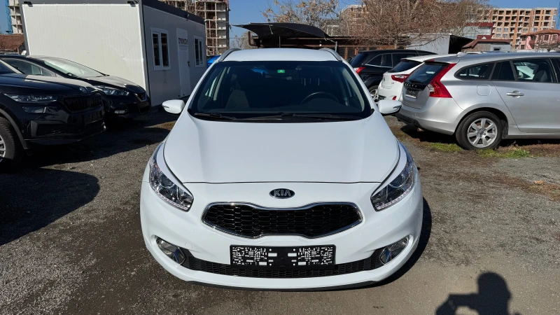 Kia Ceed SW 1.6i Автоматик, Внос Швейцария! Камера, PDC, LE, снимка 2 - Автомобили и джипове - 48918900