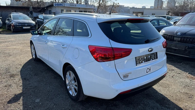 Kia Ceed SW 1.6i Автоматик, Внос Швейцария! Камера, PDC, LE, снимка 7 - Автомобили и джипове - 48918900