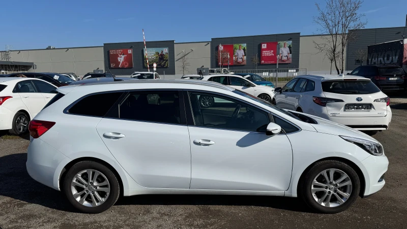 Kia Ceed SW 1.6i Автоматик, Внос Швейцария! Камера, PDC, LE, снимка 4 - Автомобили и джипове - 48918900