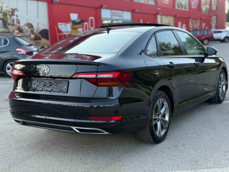 VW Jetta R-line* DISTR* LineAssist* М.Точка* CarPlay* ПОДГ*, снимка 2 - Автомобили и джипове - 51594780