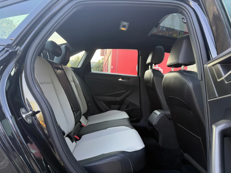 VW Jetta R-line* DISTR* LineAssist* М.Точка* CarPlay* ПОДГ*, снимка 13 - Автомобили и джипове - 51594780