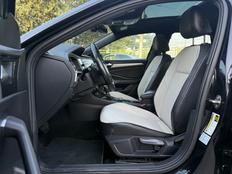 VW Jetta R-line* DISTR* LineAssist* М.Точка* CarPlay* ПОДГ*, снимка 7 - Автомобили и джипове - 51594780