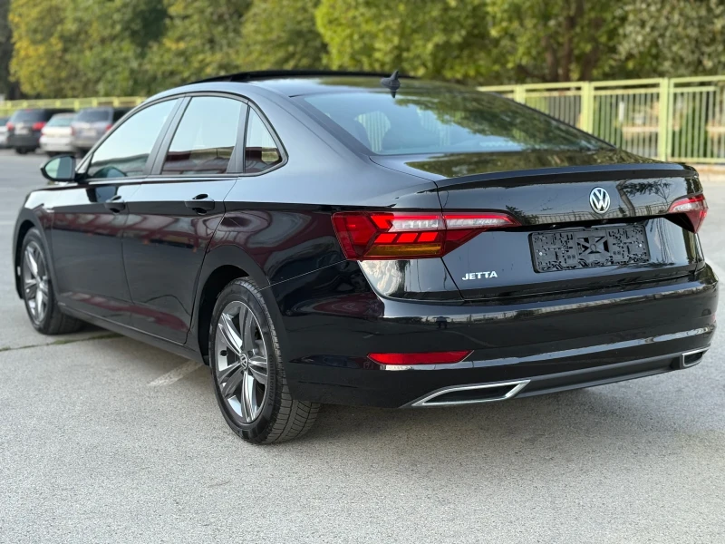 VW Jetta R-line* DISTR* LineAssist* М.Точка* CarPlay* ПОДГ*, снимка 4 - Автомобили и джипове - 51594780