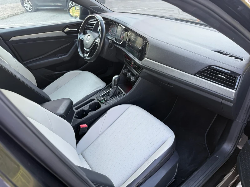 VW Jetta R-line* DISTR* LineAssist* М.Точка* CarPlay* ПОДГ*, снимка 14 - Автомобили и джипове - 51594780