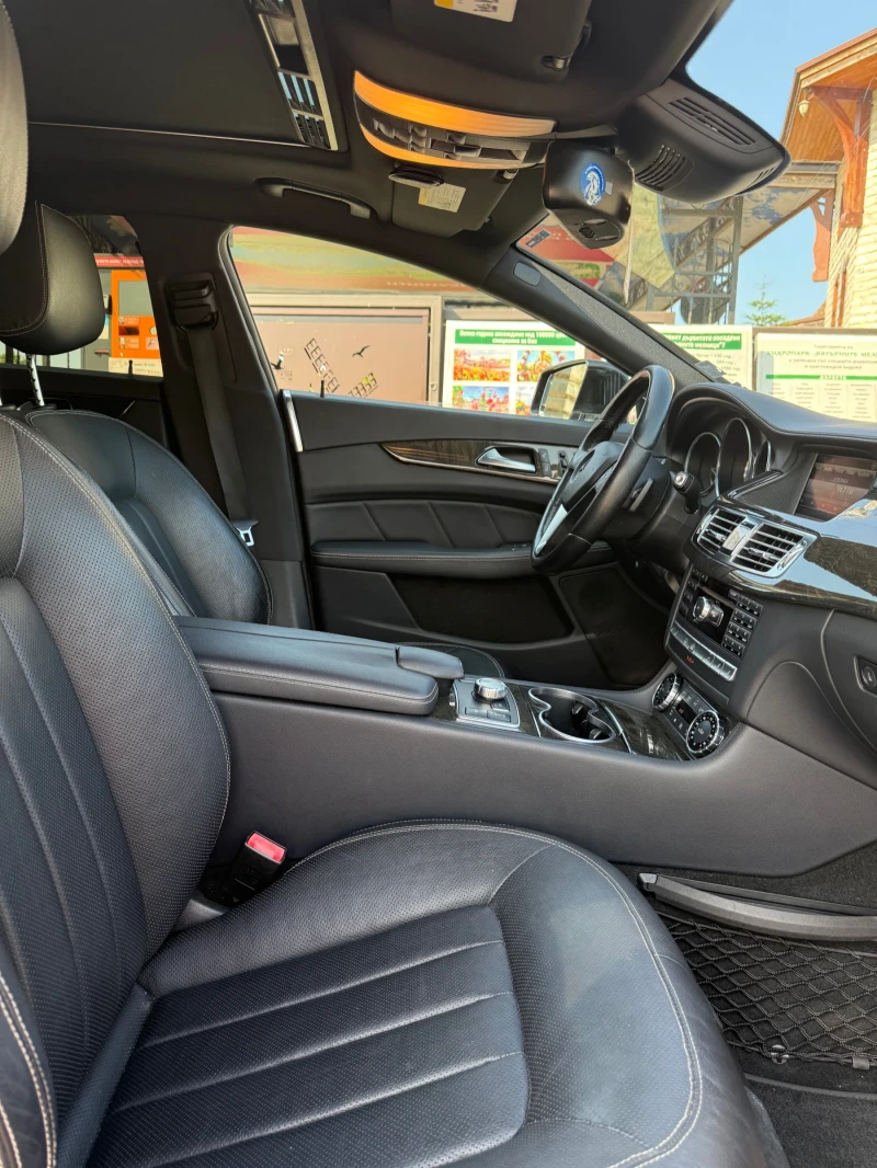 Mercedes-Benz CLS 500 Напълно обслужен , снимка 6 - Автомобили и джипове - 52794981