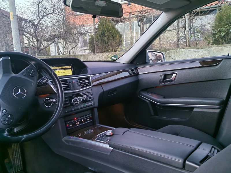 Mercedes-Benz E 220 Harman /7G, снимка 12 - Автомобили и джипове - 52907271