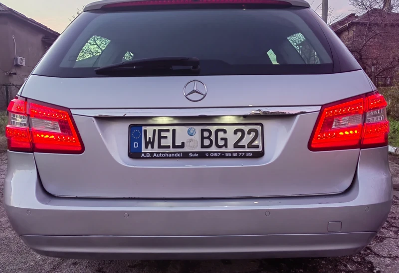 Mercedes-Benz E 220 Harman /7G, снимка 8 - Автомобили и джипове - 52907271