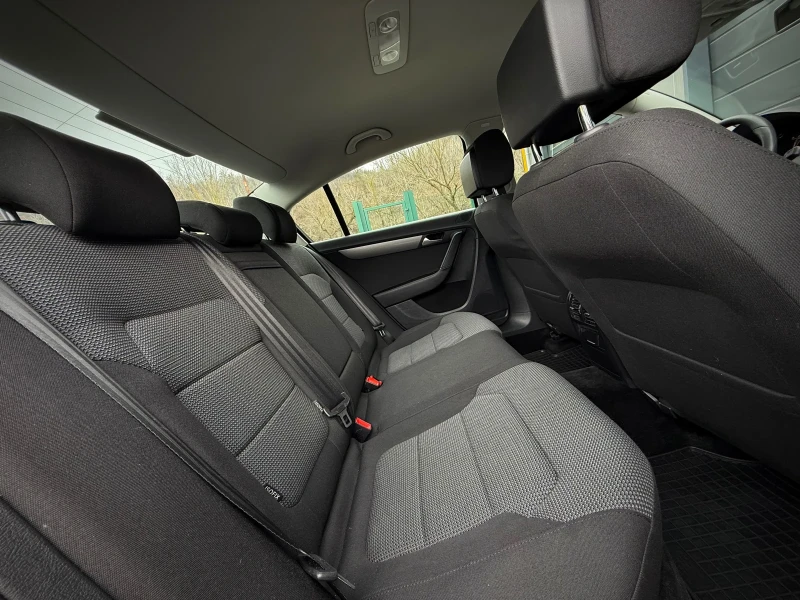 VW Passat 2.0TDI * NAVI* Climatronic* Tempomat* Подгрев* , снимка 9 - Автомобили и джипове - 53293137