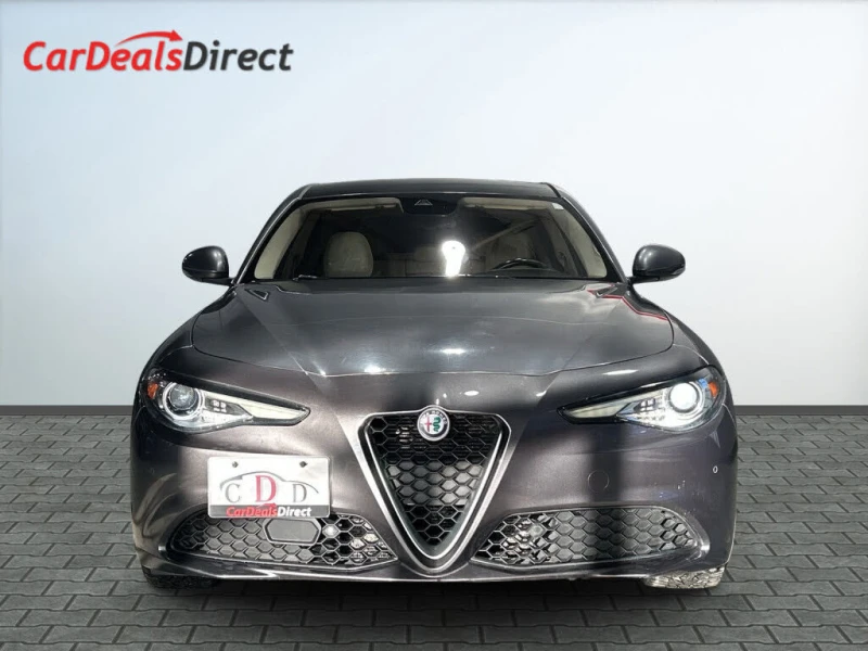 Alfa Romeo Giulia Ti AWD* CARFAX* АвтоКредит* (ЦЕНА ДО БГ), снимка 2 - Автомобили и джипове - 53418509