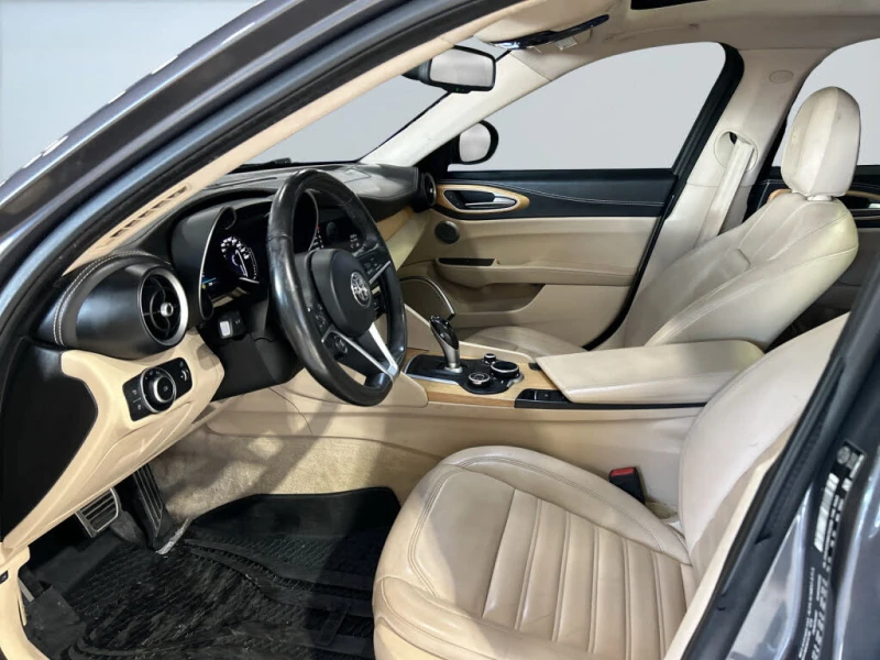 Alfa Romeo Giulia Ti AWD* CARFAX* АвтоКредит* (ЦЕНА ДО БГ), снимка 6 - Автомобили и джипове - 53418509