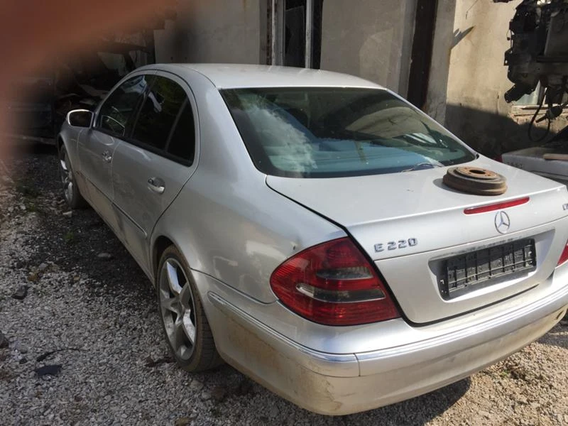 Mercedes-Benz E 220 2.2 CDI W211, снимка 2 - Автомобили и джипове - 43182007