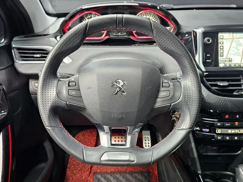 Peugeot 2008 1.5 Bluehdi Gt Line, снимка 13 - Автомобили и джипове - 55088620