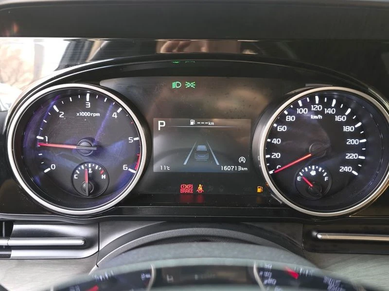 Kia Carnival 2.2 Automatic, снимка 11 - Автомобили и джипове - 55476965