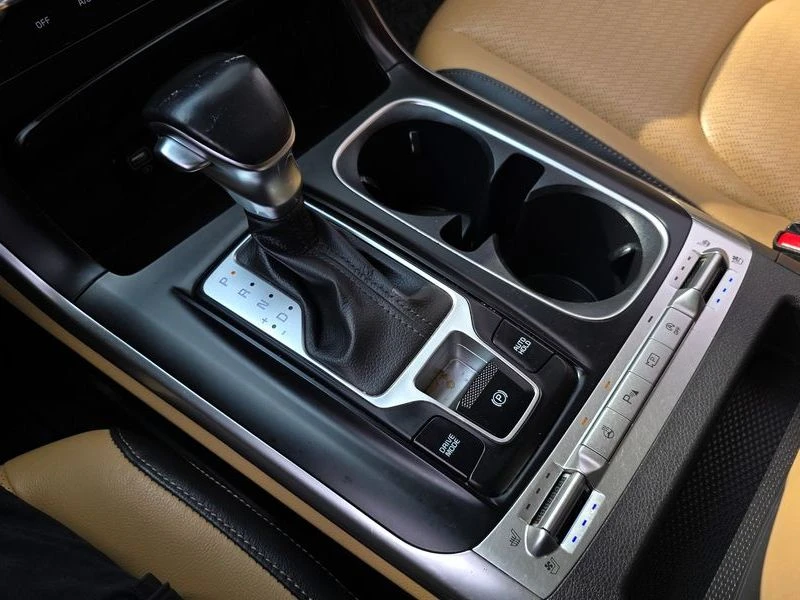 Kia Carnival 2.2 Automatic, снимка 12 - Автомобили и джипове - 55476965