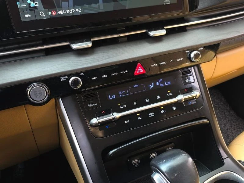 Kia Carnival 2.2 Automatic, снимка 13 - Автомобили и джипове - 55476965