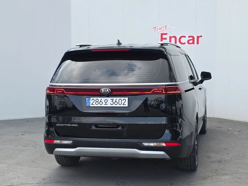 Kia Carnival 2.2 Automatic, снимка 4 - Автомобили и джипове - 55476965