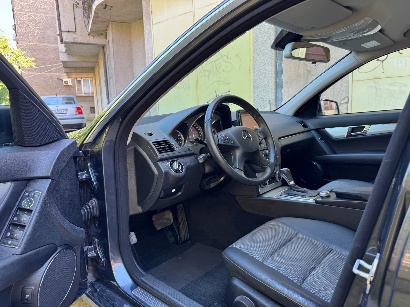 Mercedes-Benz C 220 63.000км!!/ОРИГИНАЛНАТА БОЯ/ГАРАЖНА/AVANTGARDE/НОВ - изображение 7