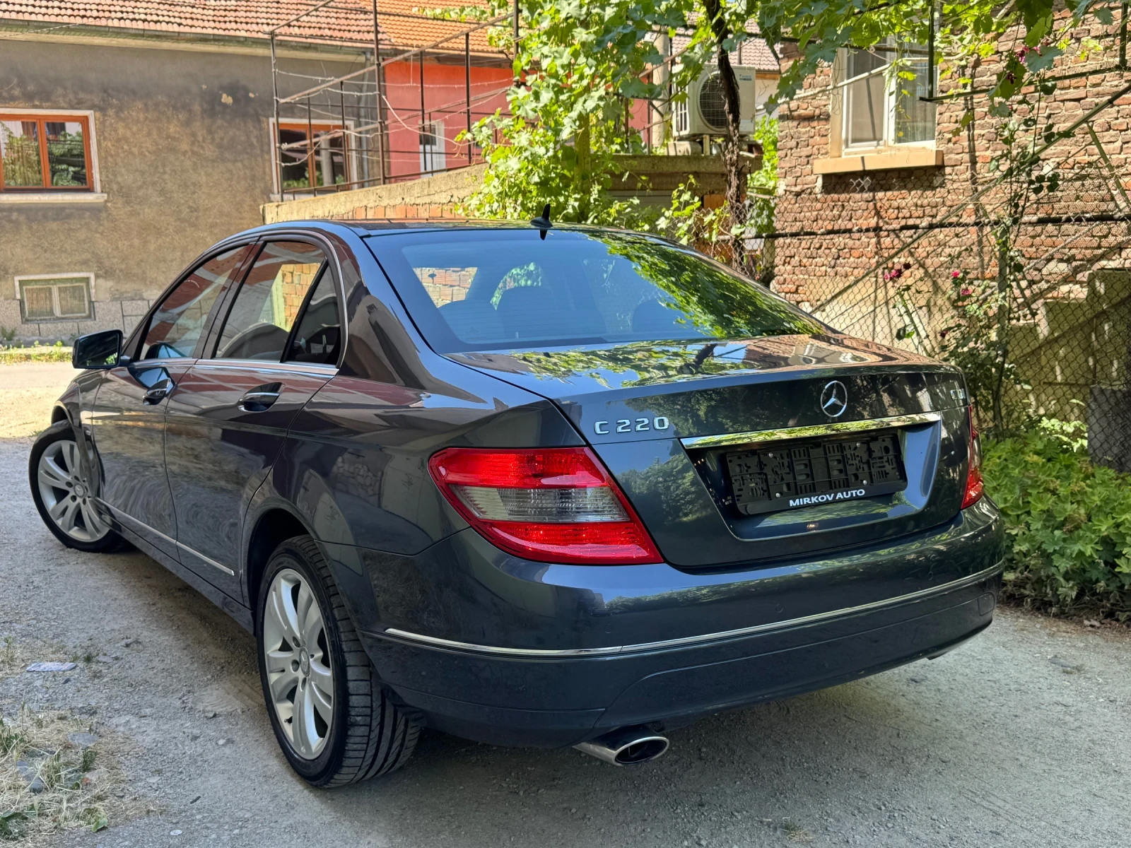 Mercedes-Benz C 220 63.000км!!/ОРИГИНАЛНАТА БОЯ/ГАРАЖНА/AVANTGARDE/НОВ - изображение 5