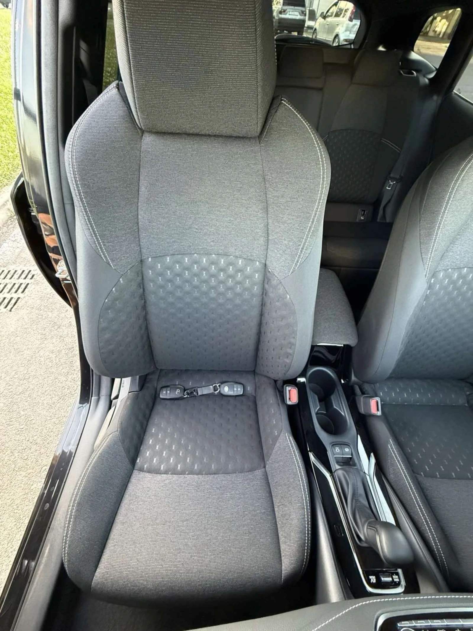 Toyota Corolla НОВ 9000км HYBRID  - изображение 9