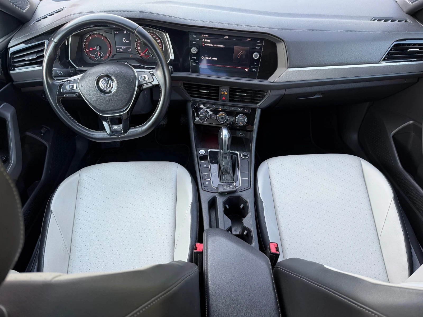 VW Jetta R-line* DISTR* LineAssist* .* CarPlay* * | Mobile.bg   11