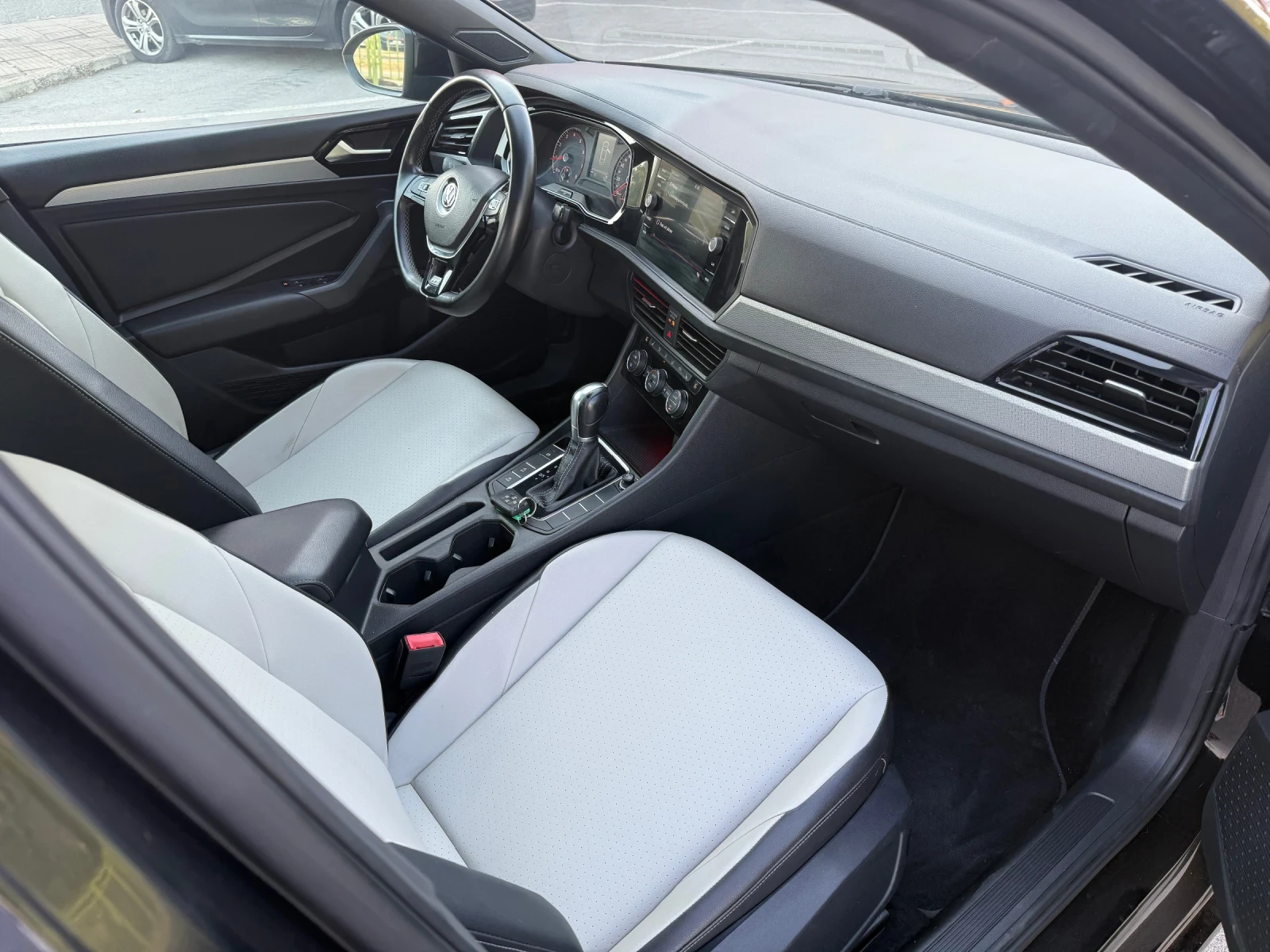 VW Jetta R-line* DISTR* LineAssist* .* CarPlay* * | Mobile.bg   14