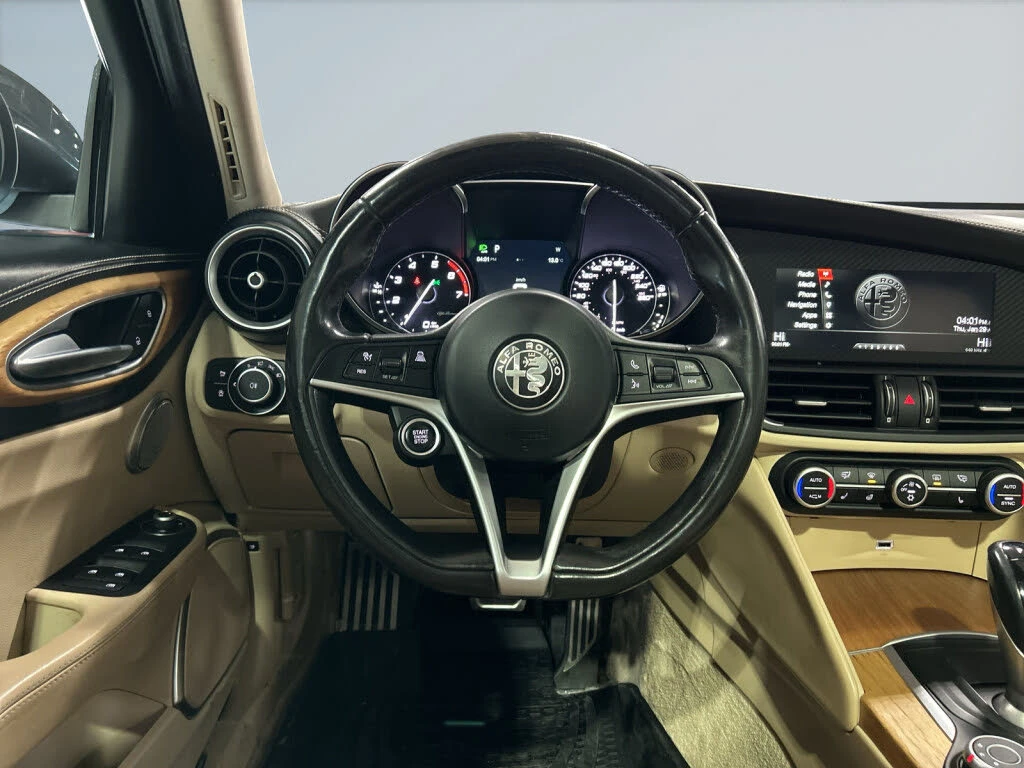 Alfa Romeo Giulia Ti AWD* CARFAX* АвтоКредит* (ЦЕНА ДО БГ) - изображение 9