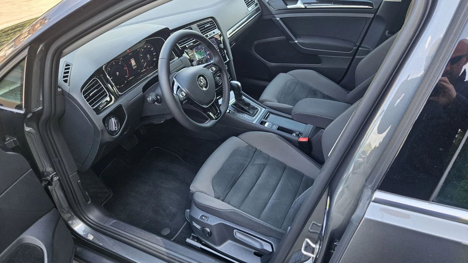 VW Golf 2.0 TDI, DSG, Pano, Dynamic lights, Digital cockpi, снимка 6 - Автомобили и джипове - 53871919