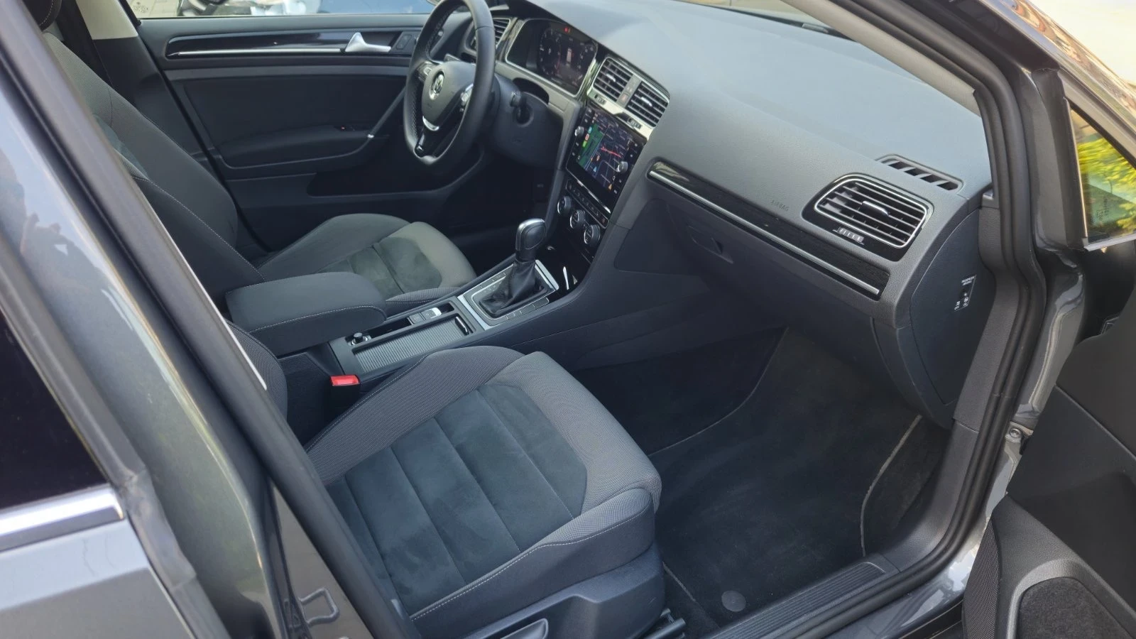 VW Golf 2.0 TDI, DSG, Pano, Dynamic lights, Digital cockpi, снимка 7 - Автомобили и джипове - 53871919