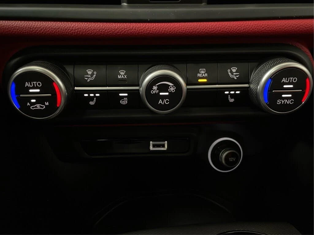 Alfa Romeo Giulia АвтоКредит* (ЦЕНА ДО БГ), снимка 14 - Автомобили и джипове - 54060416