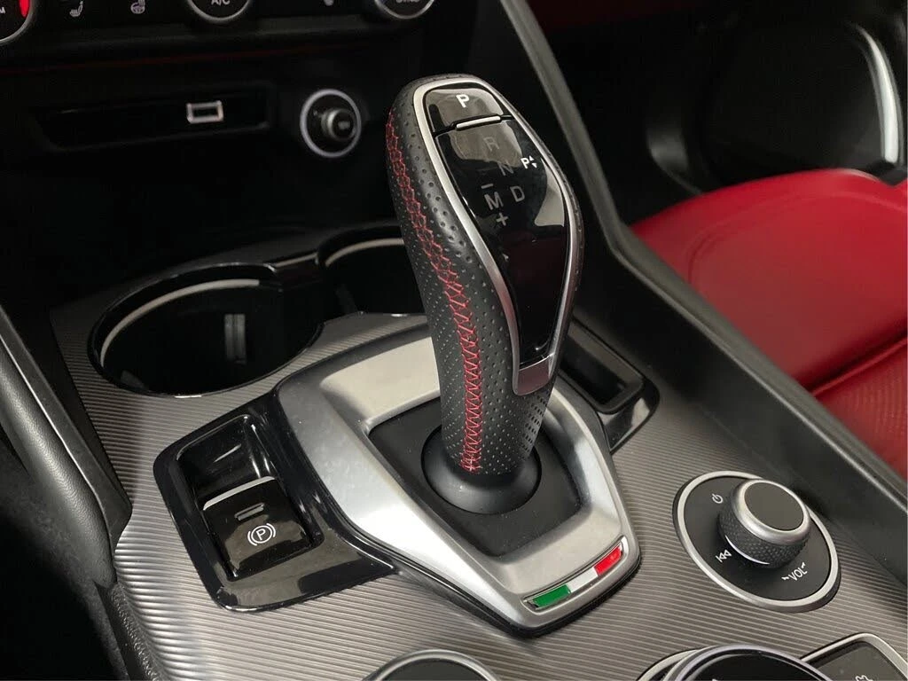 Alfa Romeo Giulia АвтоКредит* (ЦЕНА ДО БГ), снимка 9 - Автомобили и джипове - 54060416