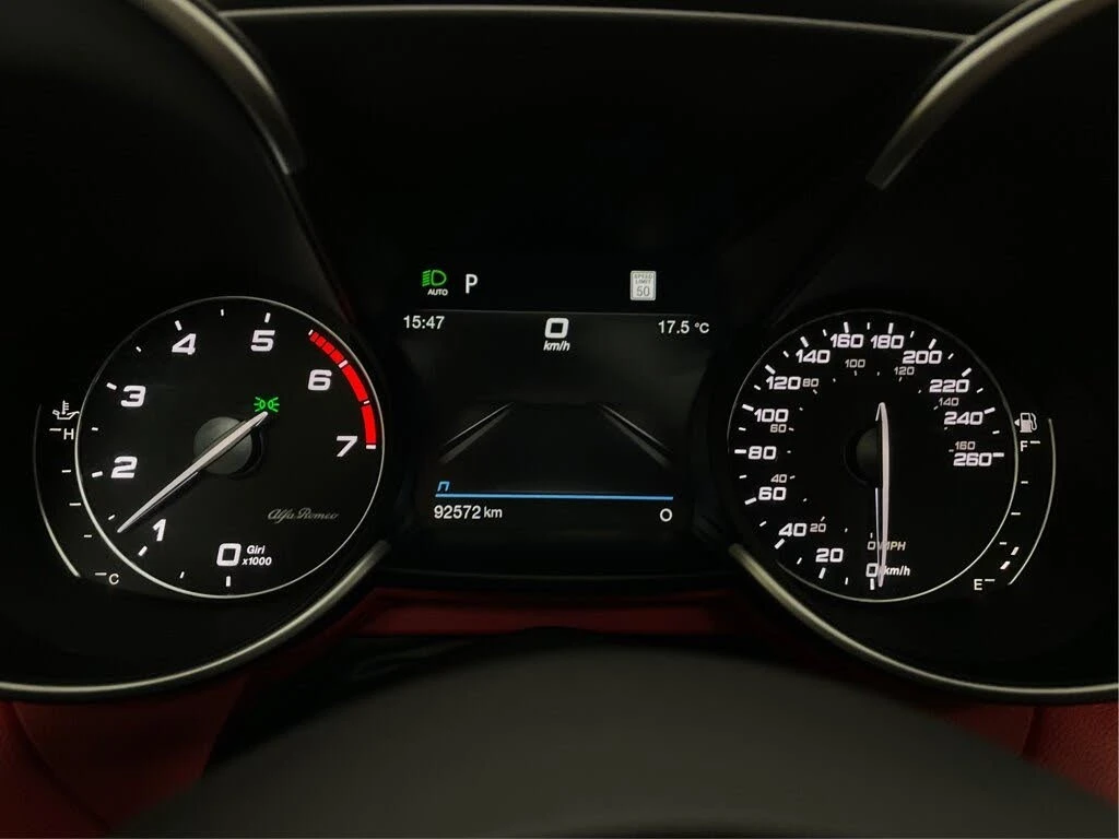 Alfa Romeo Giulia АвтоКредит* (ЦЕНА ДО БГ), снимка 8 - Автомобили и джипове - 54060416