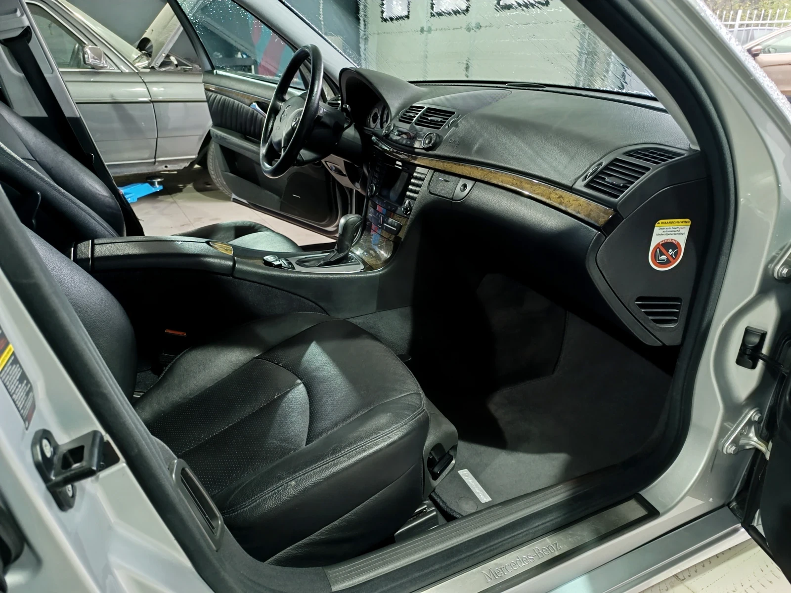 Mercedes-Benz E 280 CDI 4Matic, снимка 10 - Автомобили и джипове - 54270245