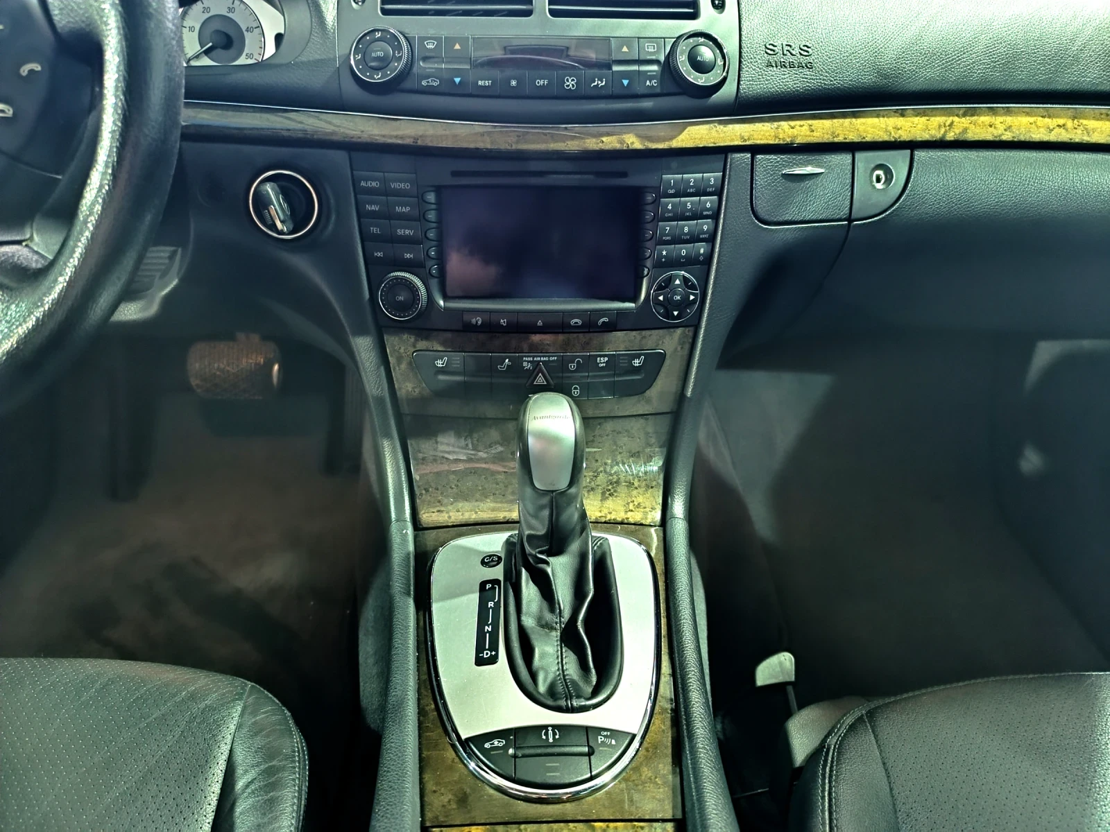 Mercedes-Benz E 280 CDI 4Matic, снимка 11 - Автомобили и джипове - 54270245