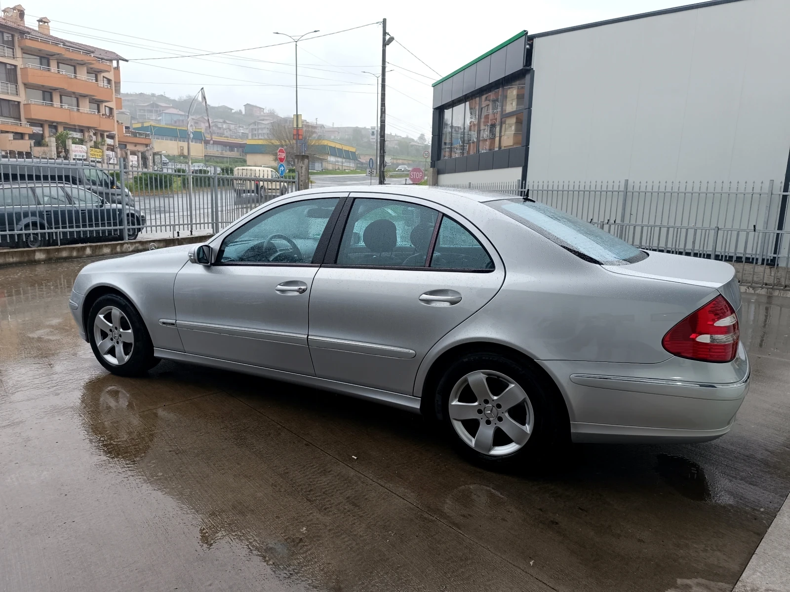 Mercedes-Benz E 280 CDI 4Matic, снимка 4 - Автомобили и джипове - 54270245