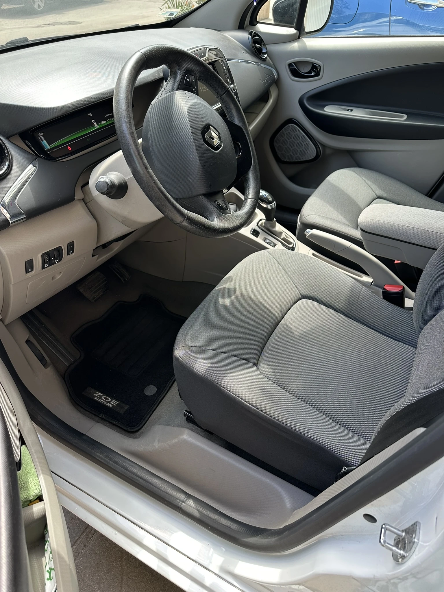 Renault Zoe, снимка 8 - Автомобили и джипове - 54440771