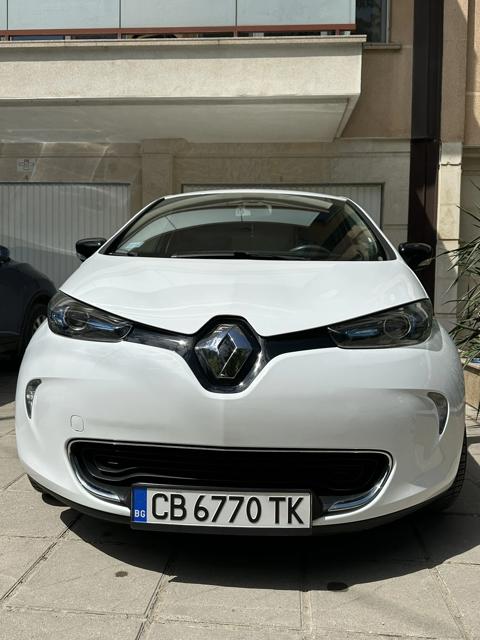 Renault Zoe, снимка 3 - Автомобили и джипове - 54440771