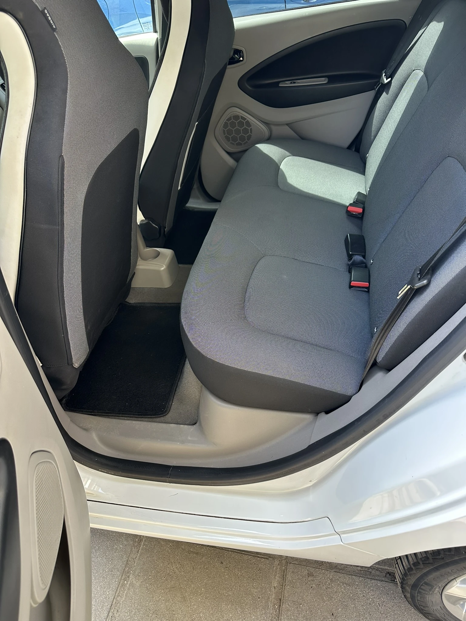 Renault Zoe, снимка 11 - Автомобили и джипове - 54440771