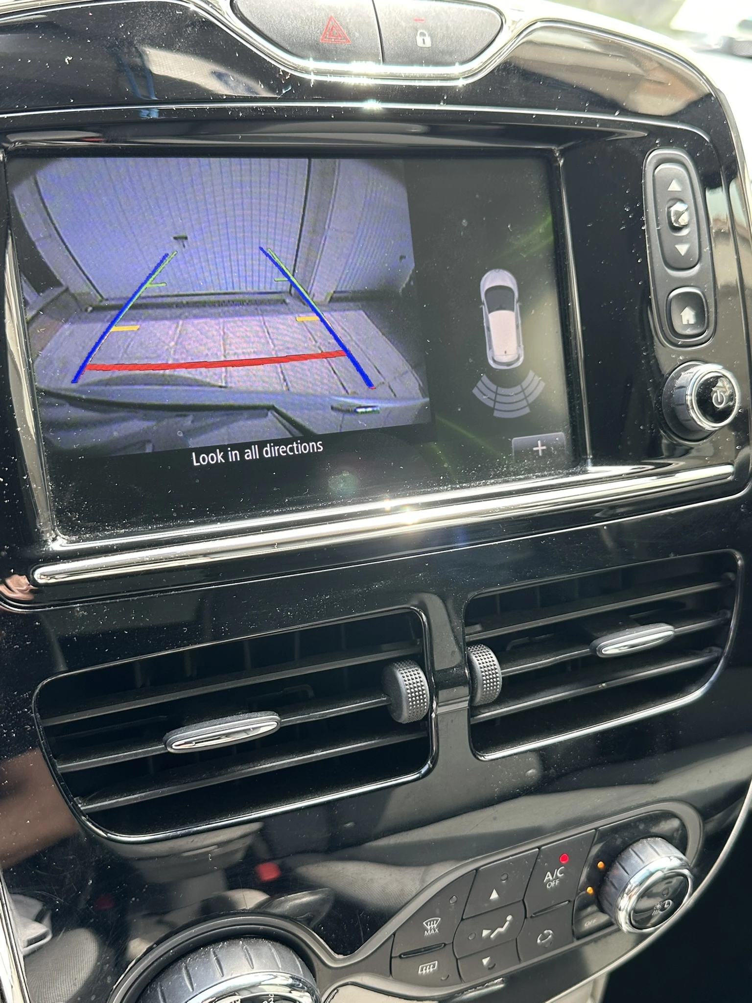 Renault Zoe, снимка 13 - Автомобили и джипове - 54440771
