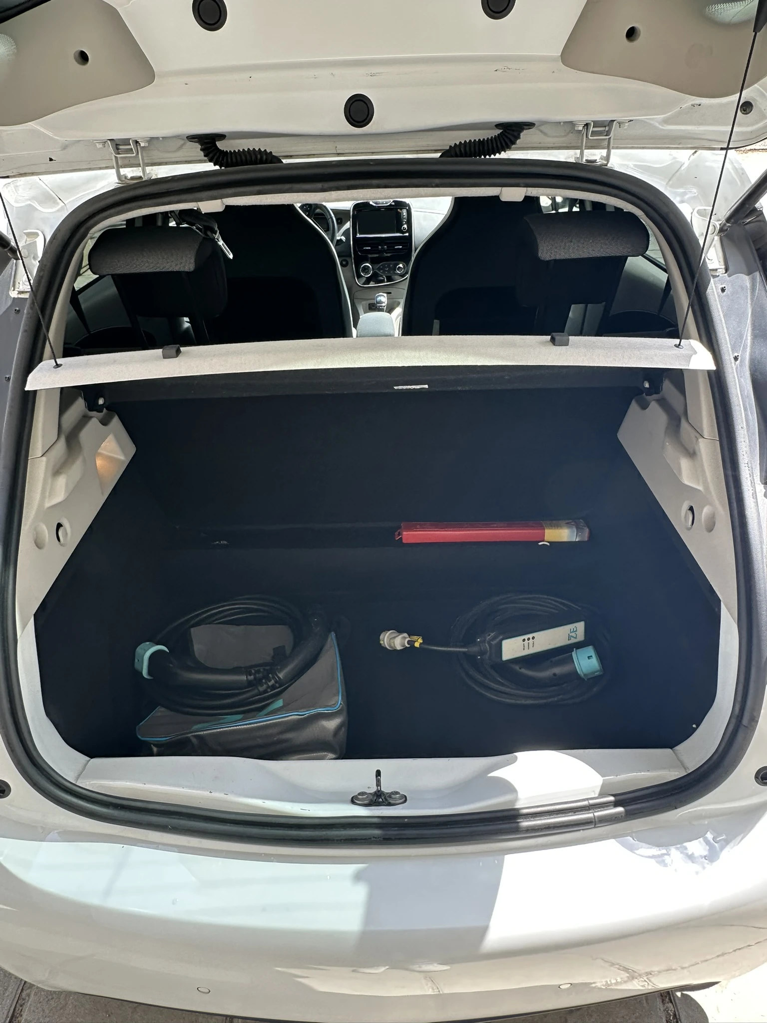 Renault Zoe, снимка 7 - Автомобили и джипове - 54440771