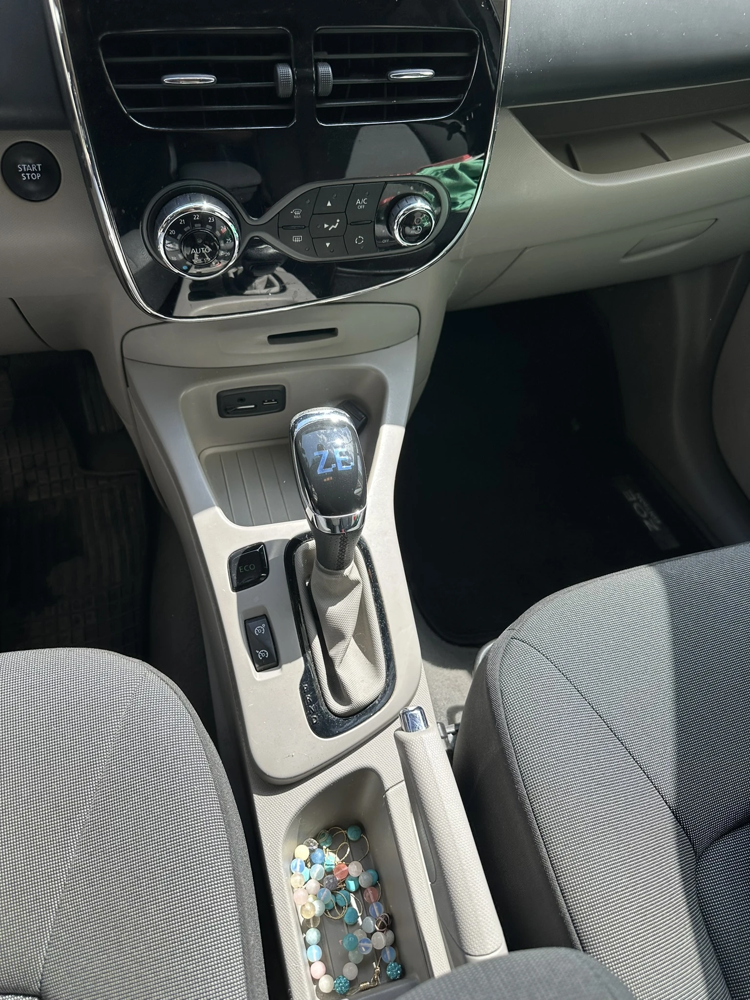 Renault Zoe, снимка 15 - Автомобили и джипове - 54440771