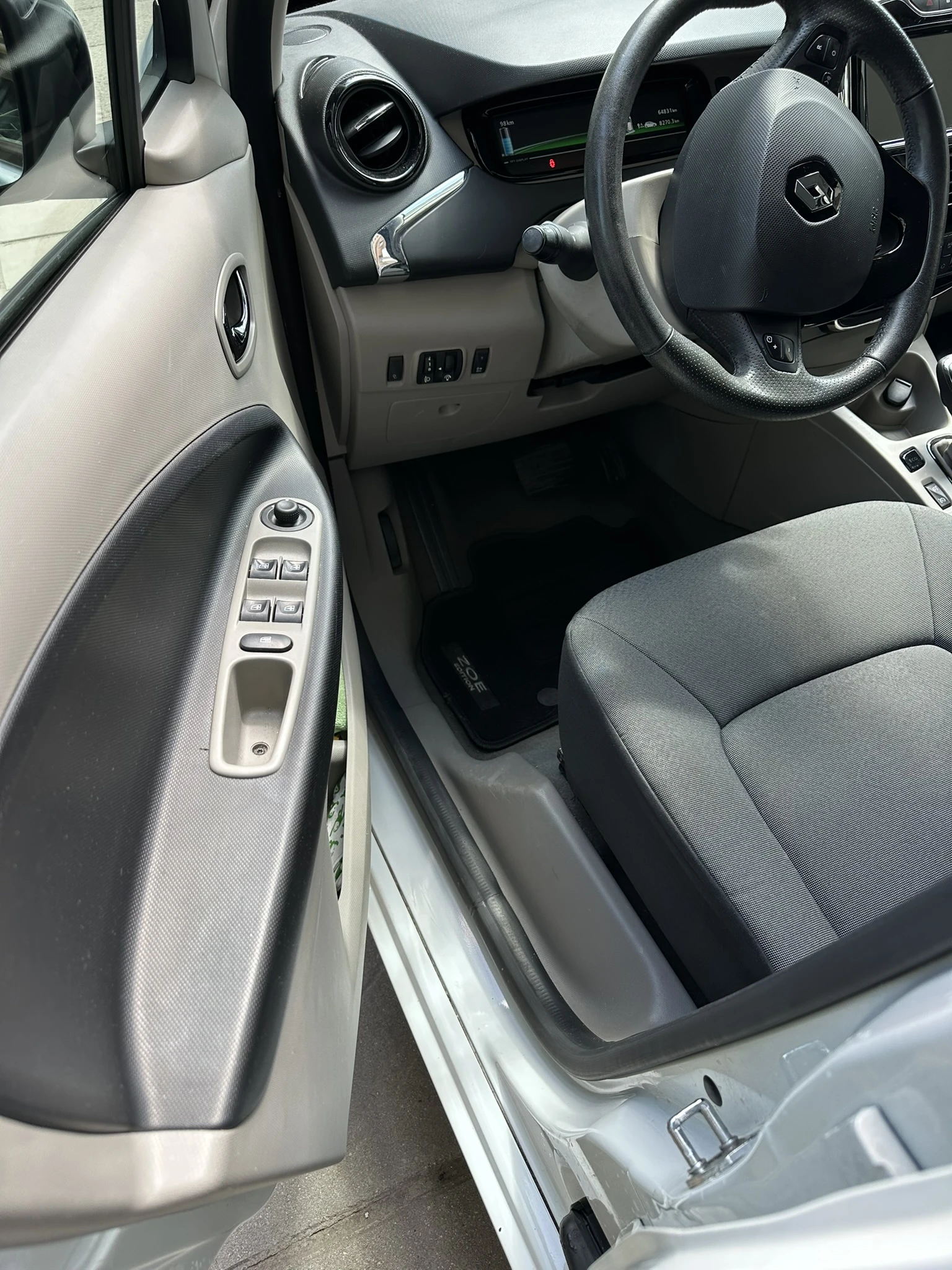 Renault Zoe, снимка 9 - Автомобили и джипове - 54440771
