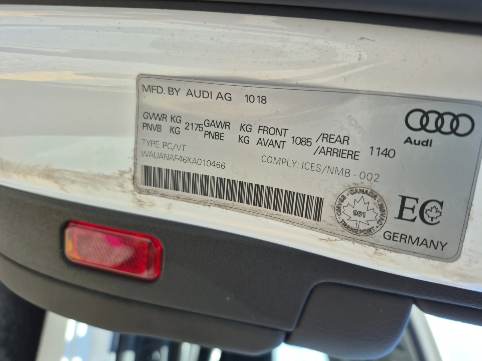 Audi A4 Komfort * Keyless * CARFAX * АВТО КРЕДИТ * , снимка 15 - Автомобили и джипове - 54883615