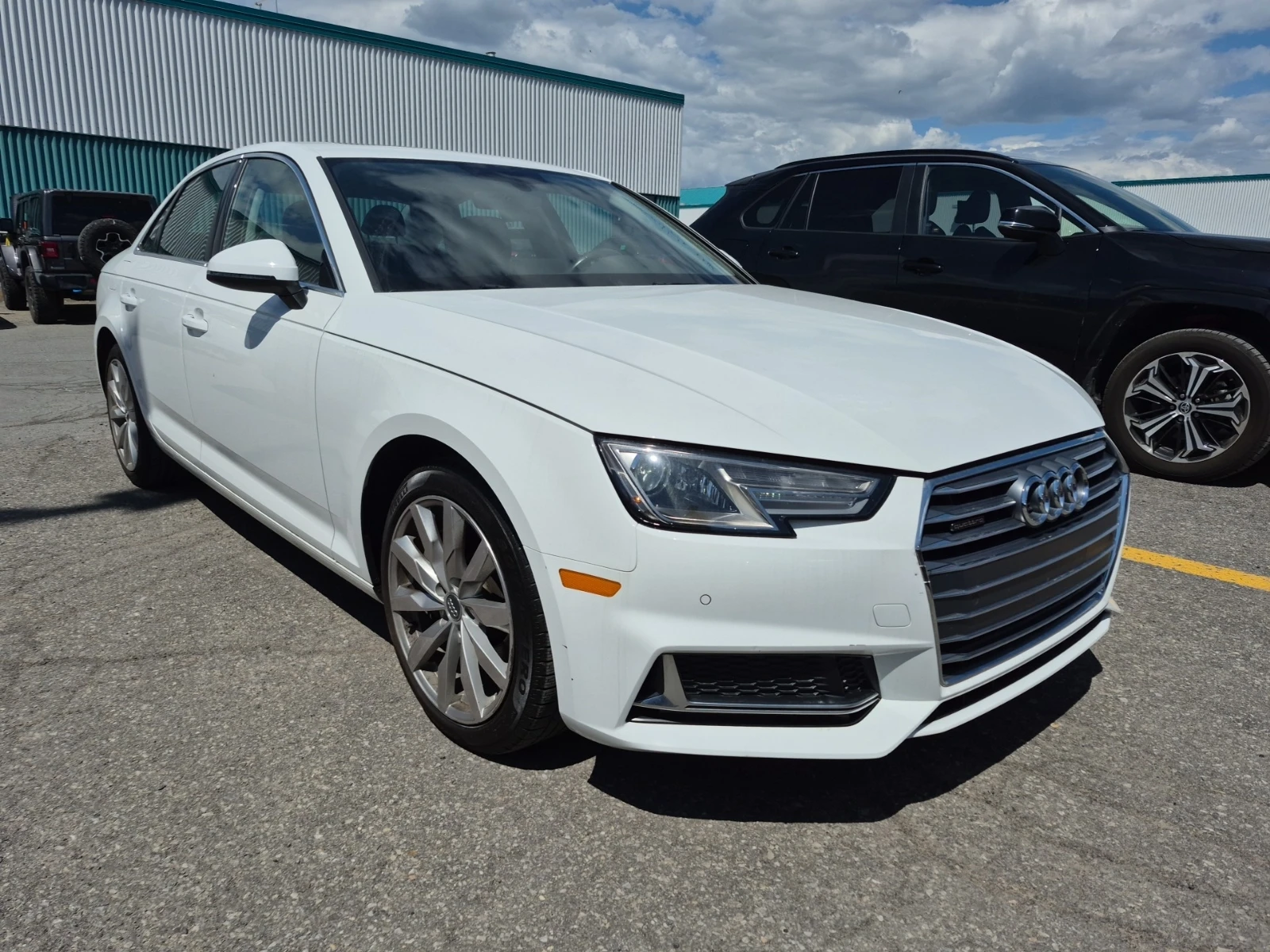 Audi A4 Komfort * Keyless * CARFAX * АВТО КРЕДИТ * , снимка 2 - Автомобили и джипове - 54883615