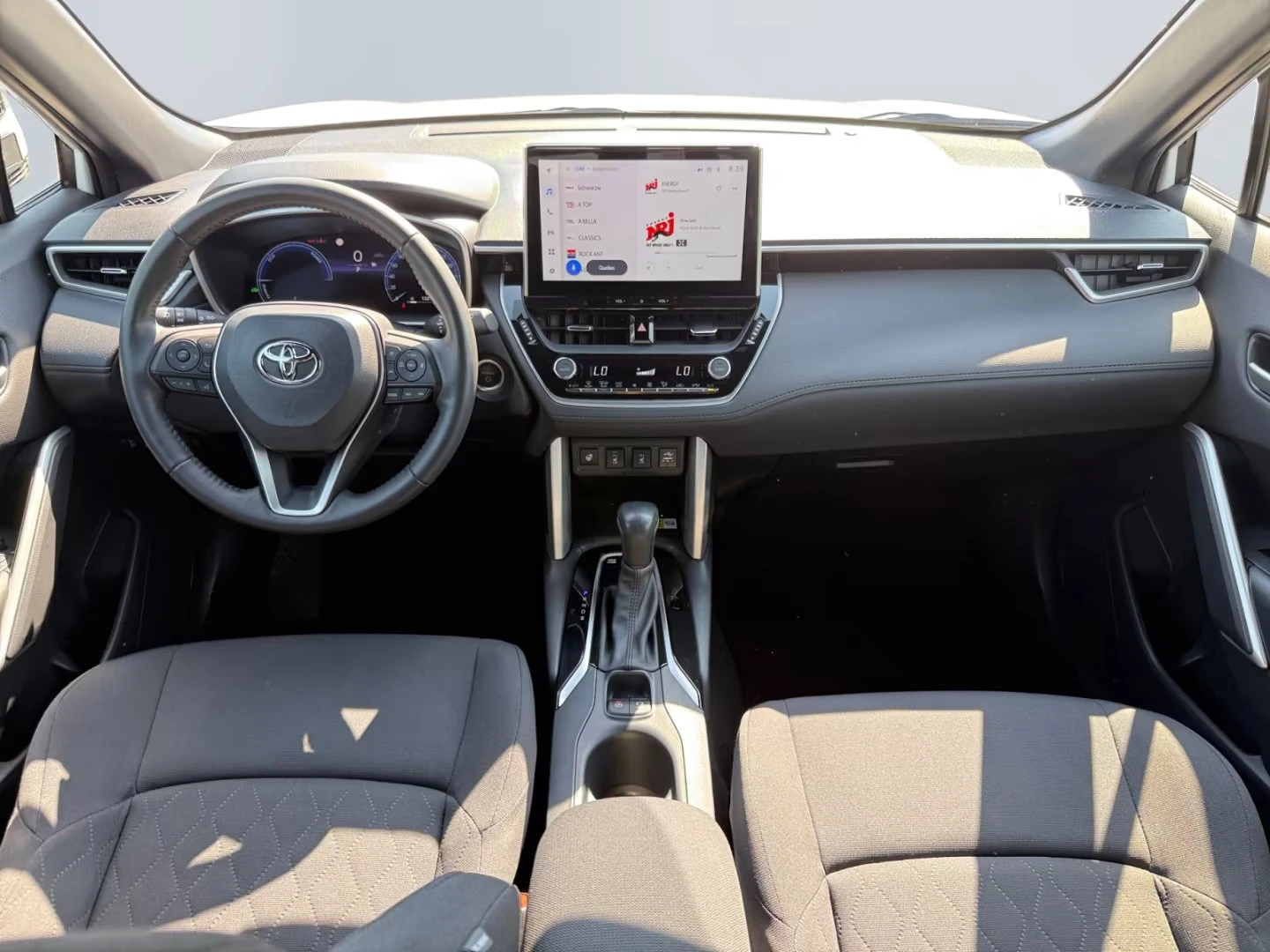 Toyota Corolla Cross 2.0HEV/197HP/TEAM-D/CAM/LED/ACC/NAVI/CPLAY/503q, снимка 7 - Автомобили и джипове - 55348725