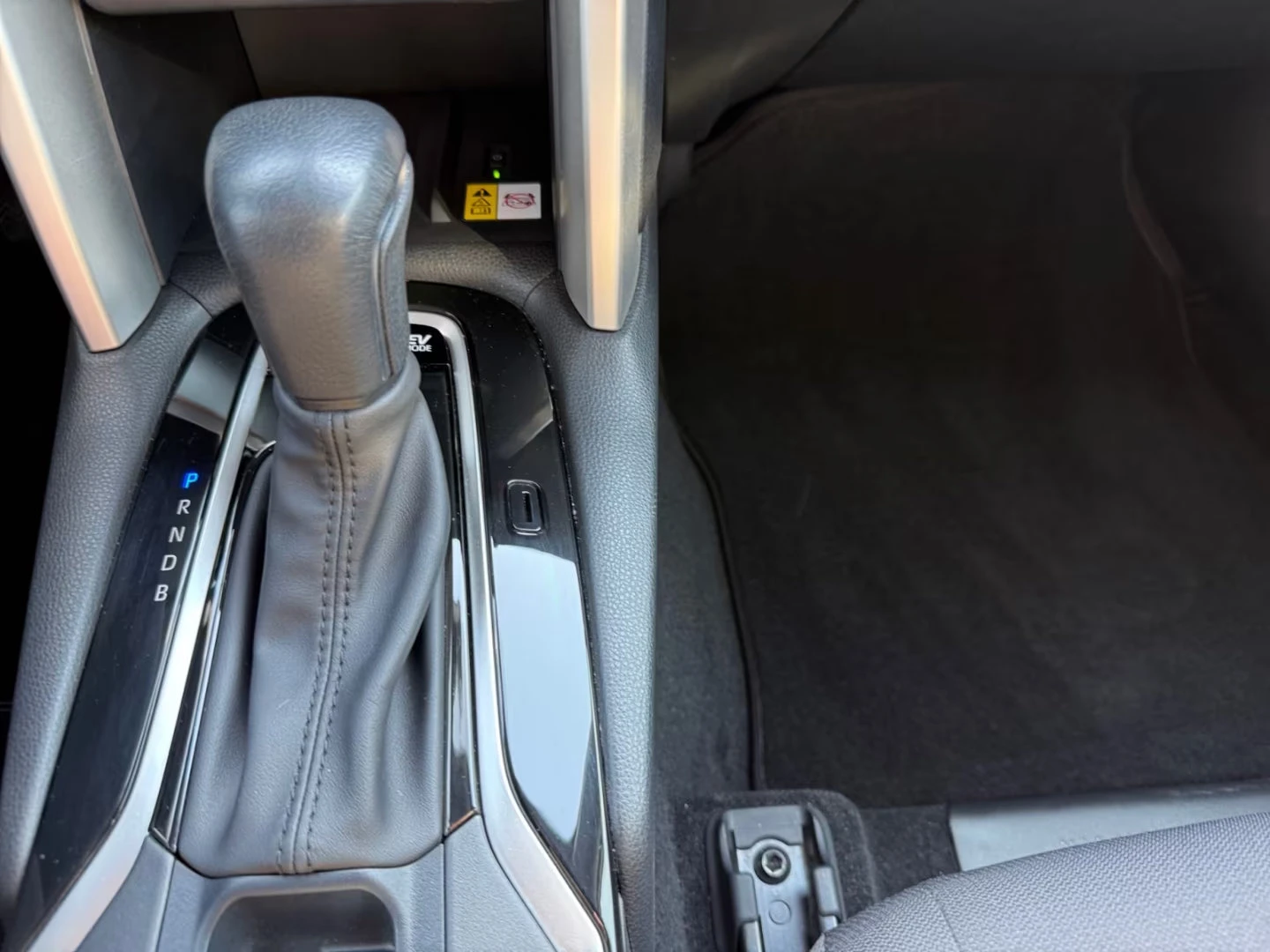 Toyota Corolla Cross 2.0HEV/197HP/TEAM-D/CAM/LED/ACC/NAVI/CPLAY/503q, снимка 13 - Автомобили и джипове - 55348725